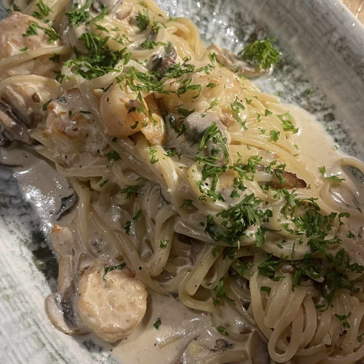 Pasta con Camarones e Funghi