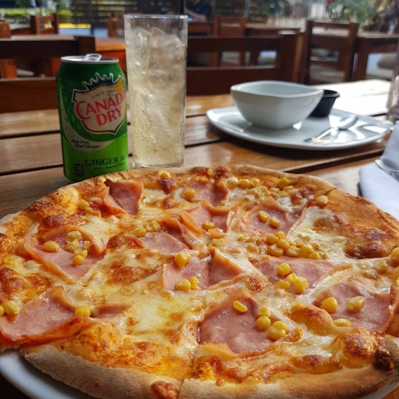 Pizza Margarita con Jamon y Maiz