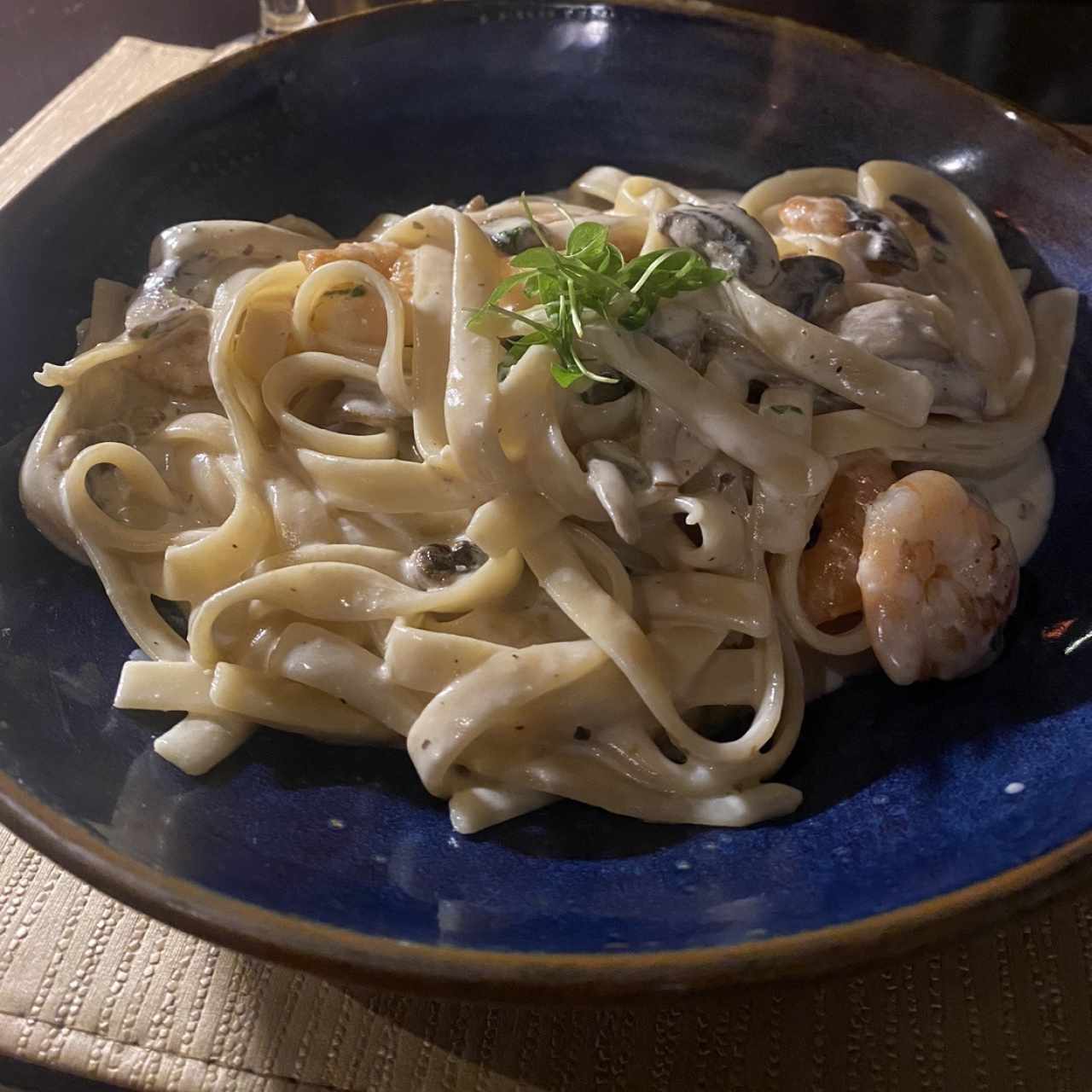 Pasta con Camarones e Funghi