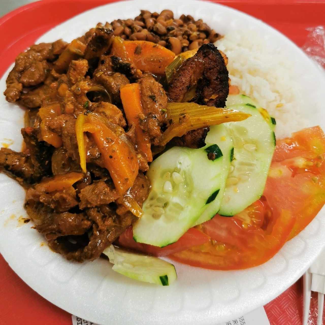 Comida completa con bistec picado