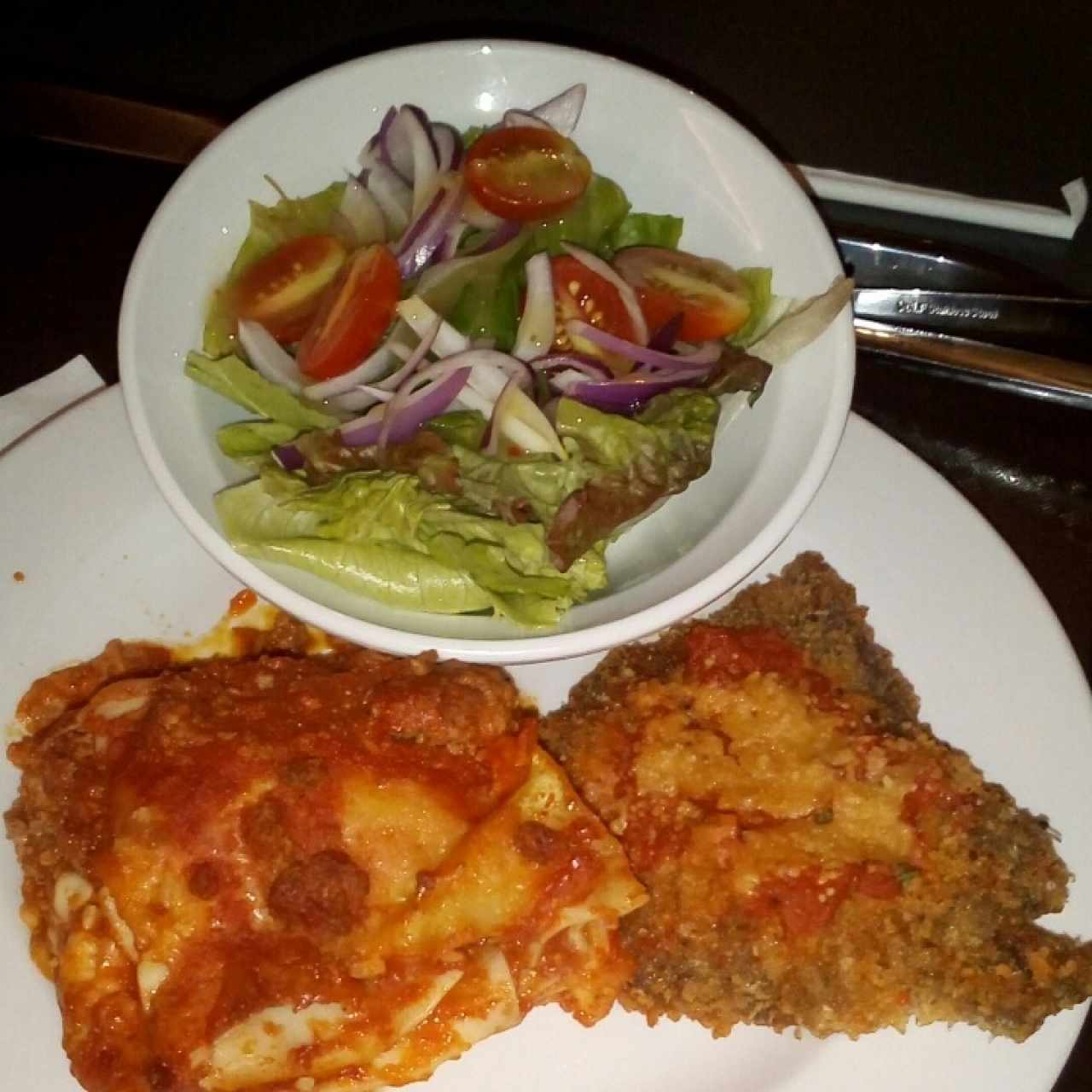 Lasaña de Carne, Carne Parmesana y Ensalada