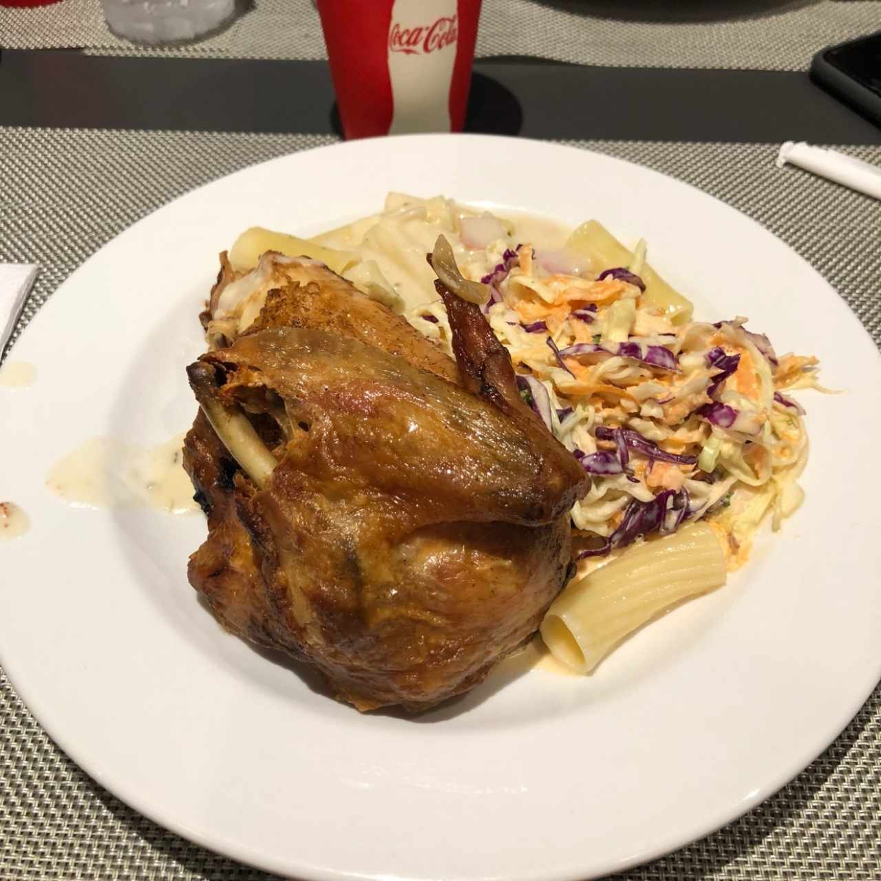 Pollo Asado con pasta alfredo y ensalada