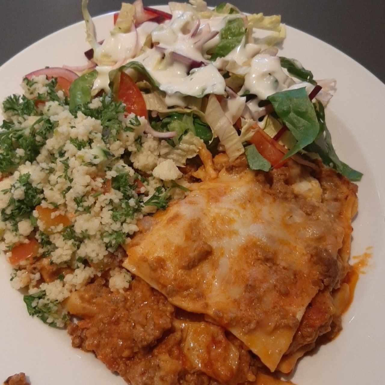 PASTA - LASAÑA DE CARNE con ensaladas