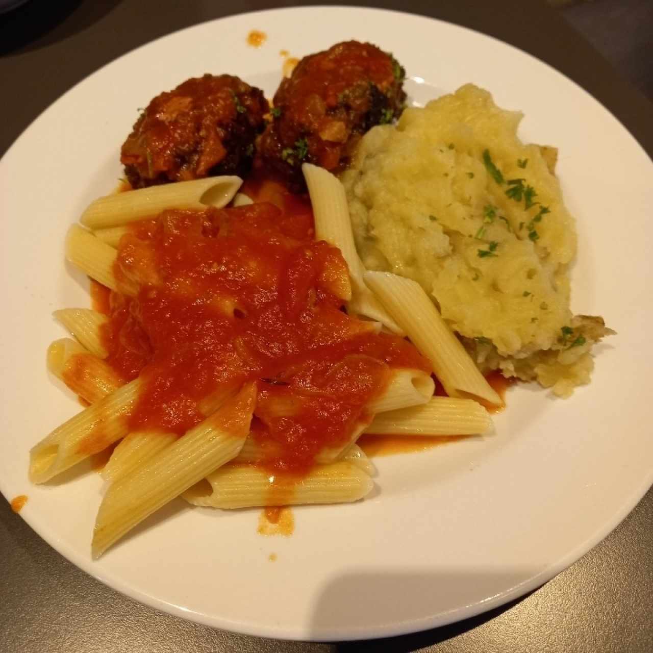 ALBONDIGAS A LA NAPOLITANA