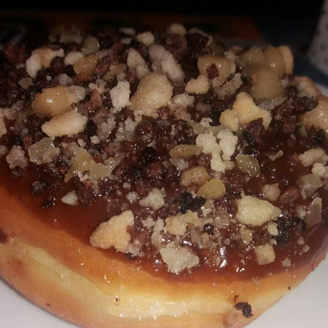 dona rellena de caramelo