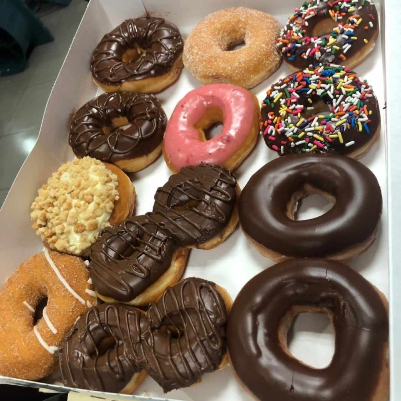 Docena variada de donas 