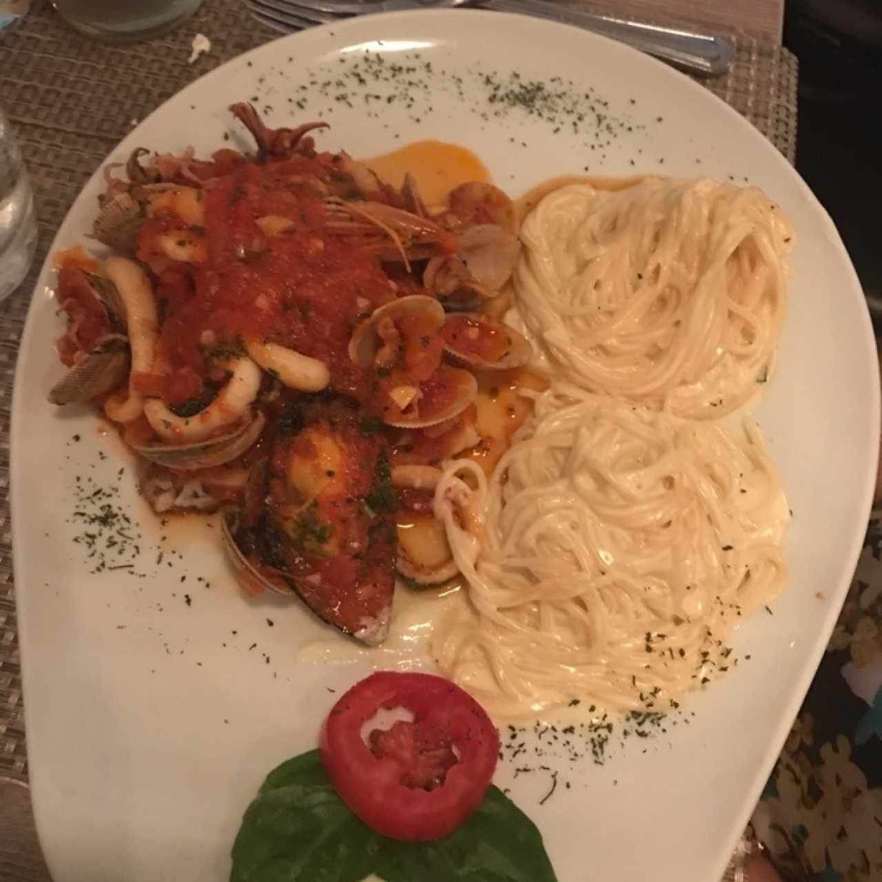 Corvina a la marinera con pasta fetuccini 