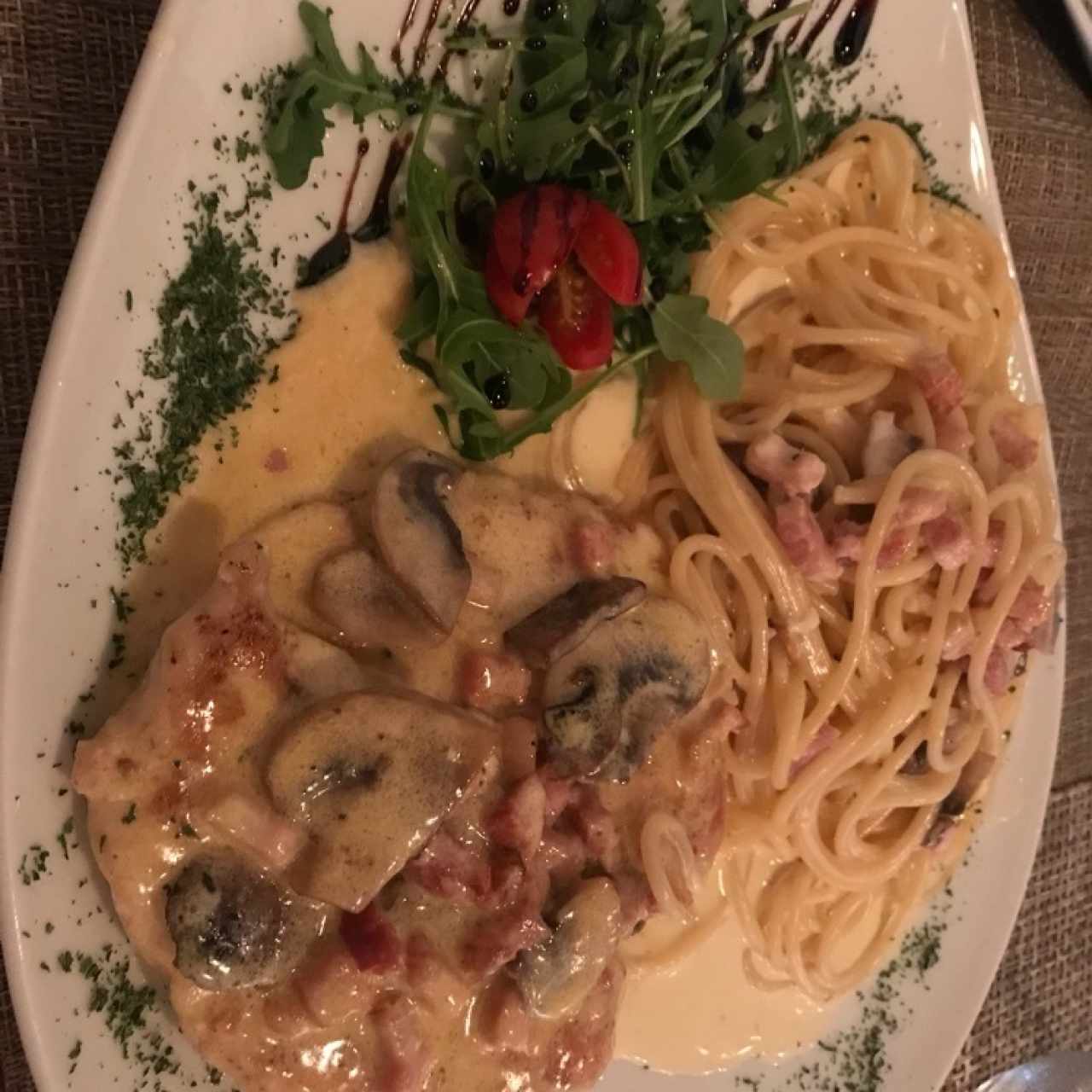 filete de pollo y spaguetti a las Boscaiolla