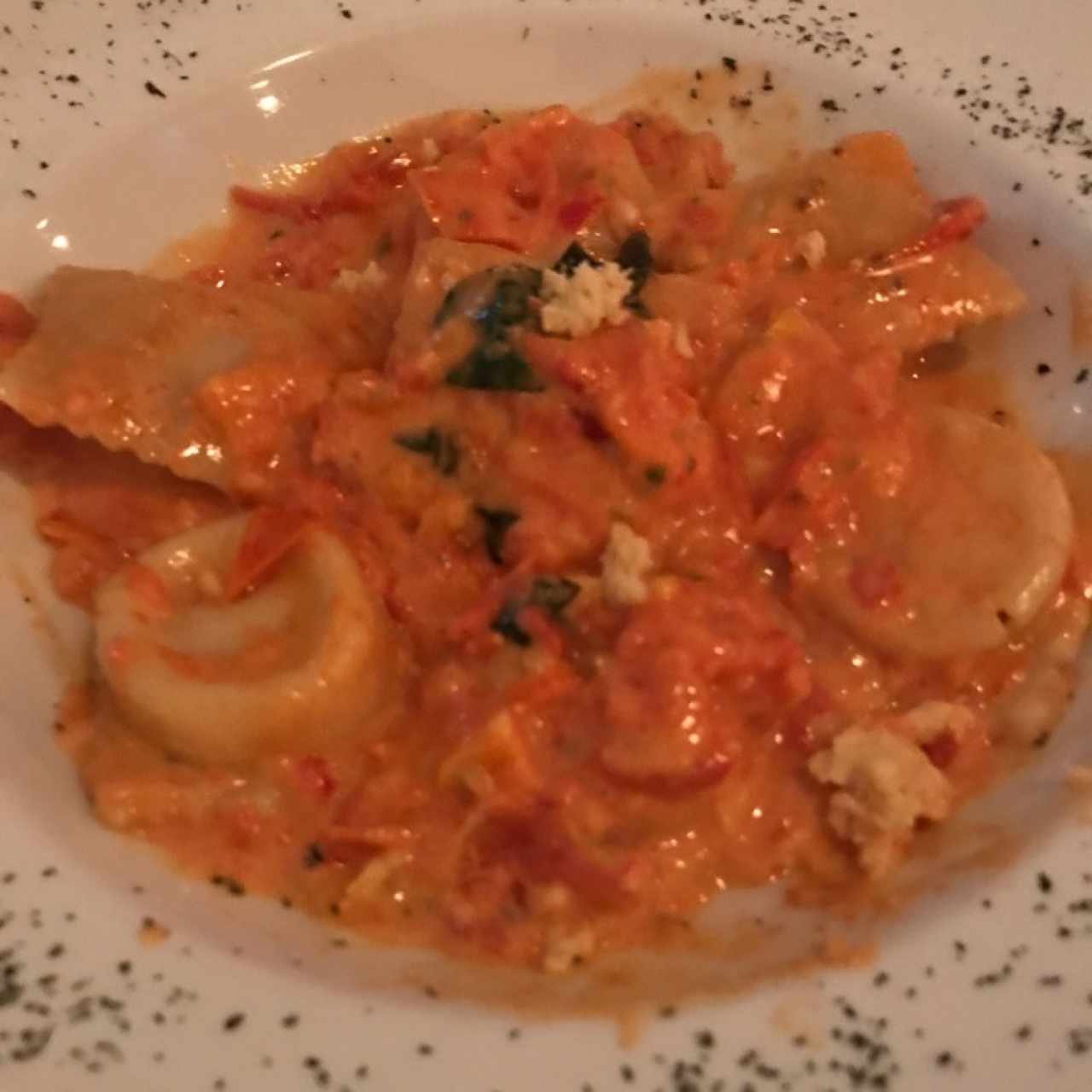 ravioli de pollo en salsa rosada