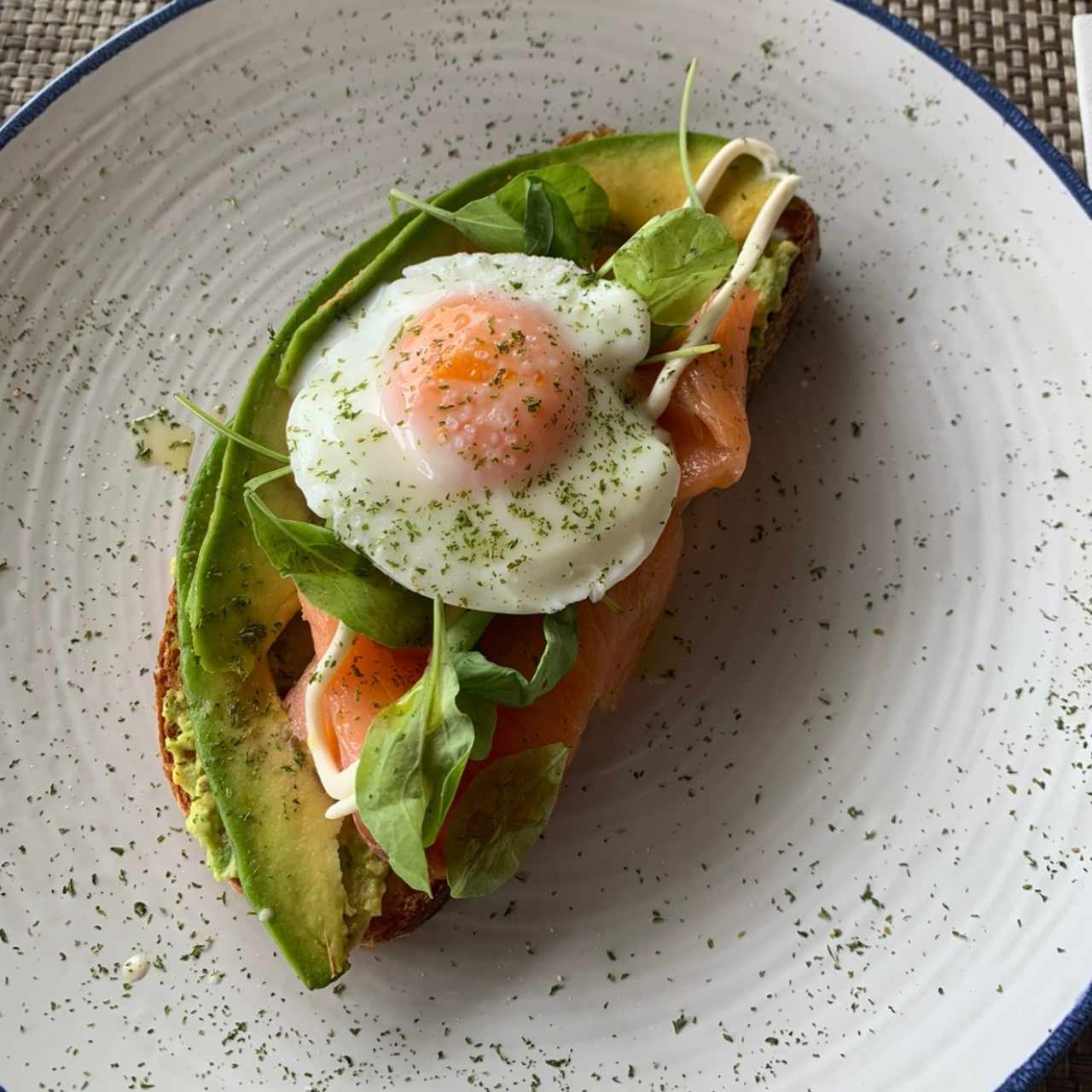 Tostada de aalmon ahumado 