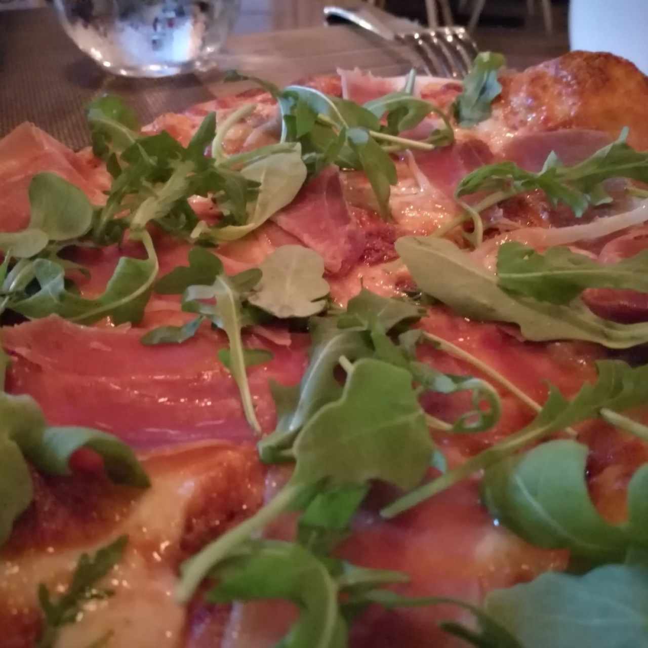 Pizza con prosciutto