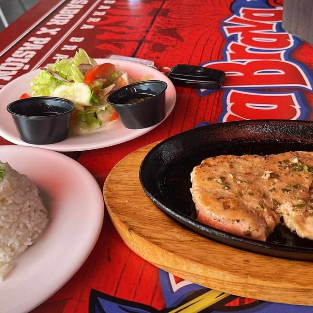 Pechuga de Pollo Plancha con Arroz blanco y ensalda 