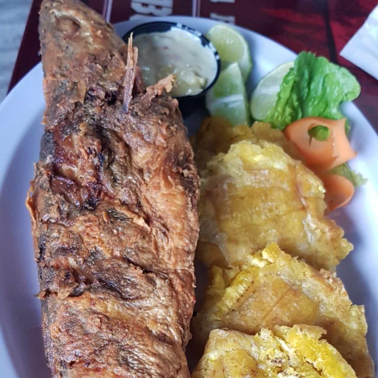 pescado frito con patacones