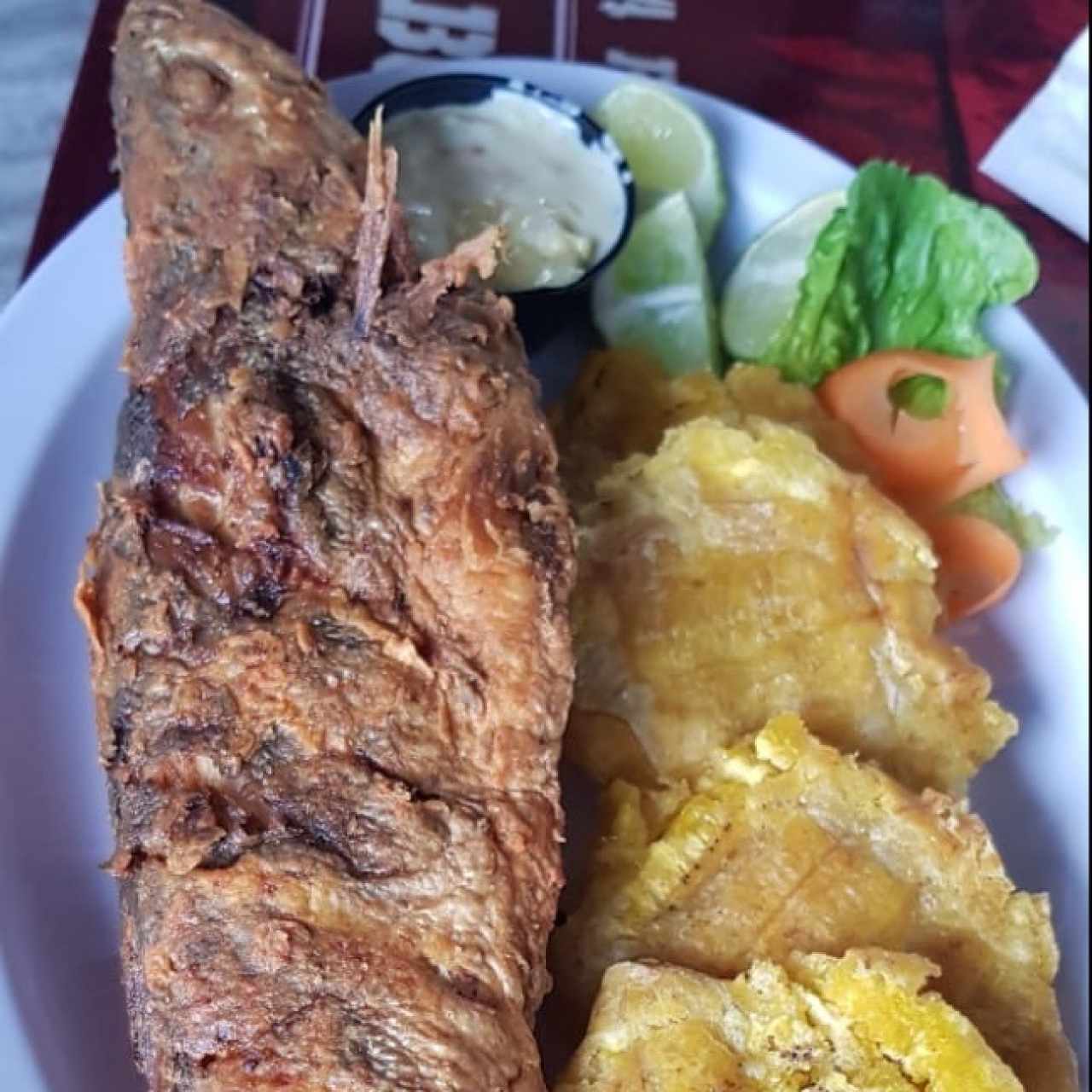 pescado frito con patacones