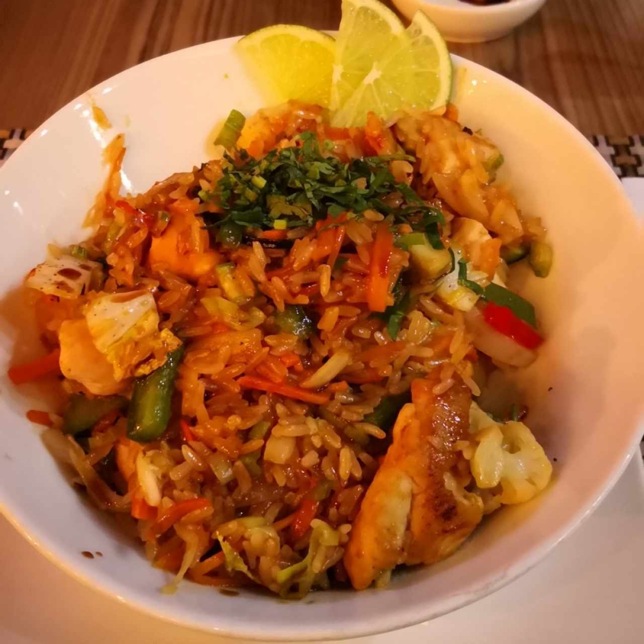 pollo thai con vegetales