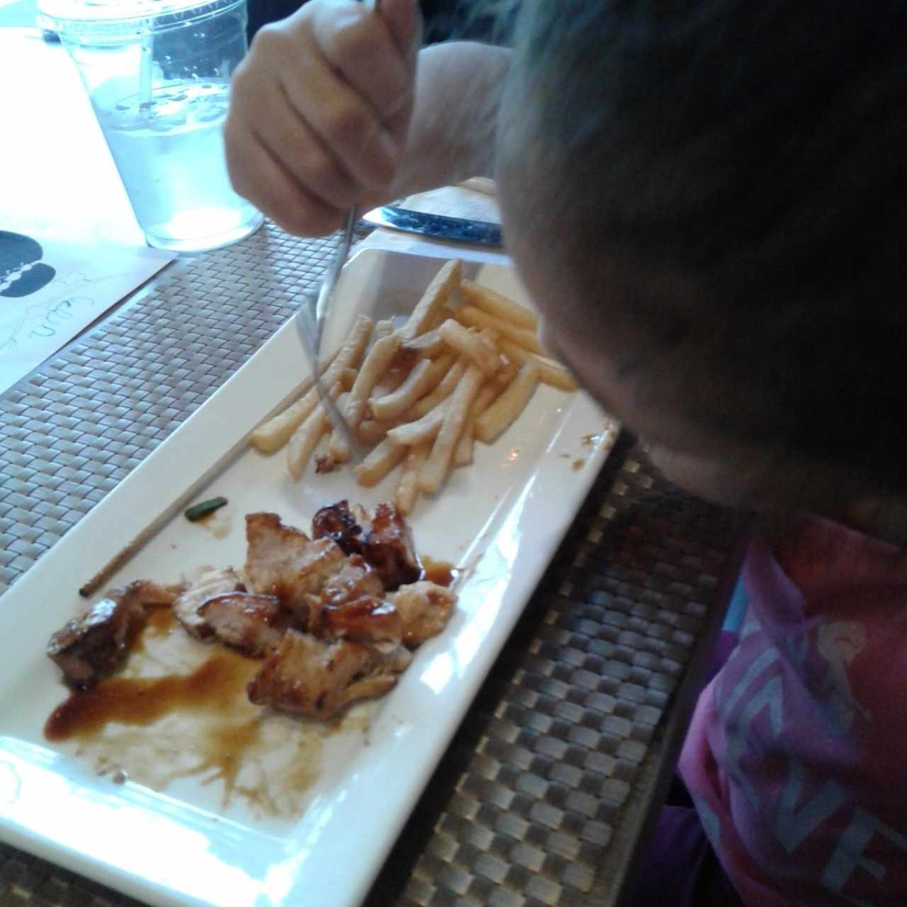 pincho de pollo. Menú kids