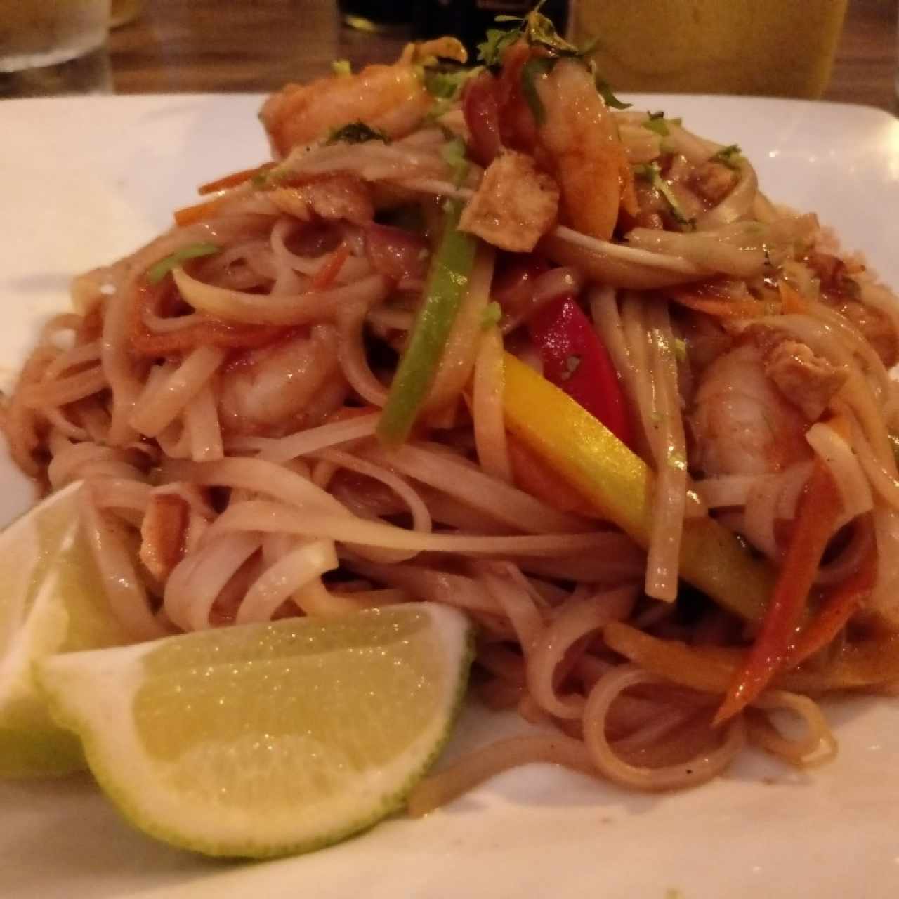 Pad Thai con camarones