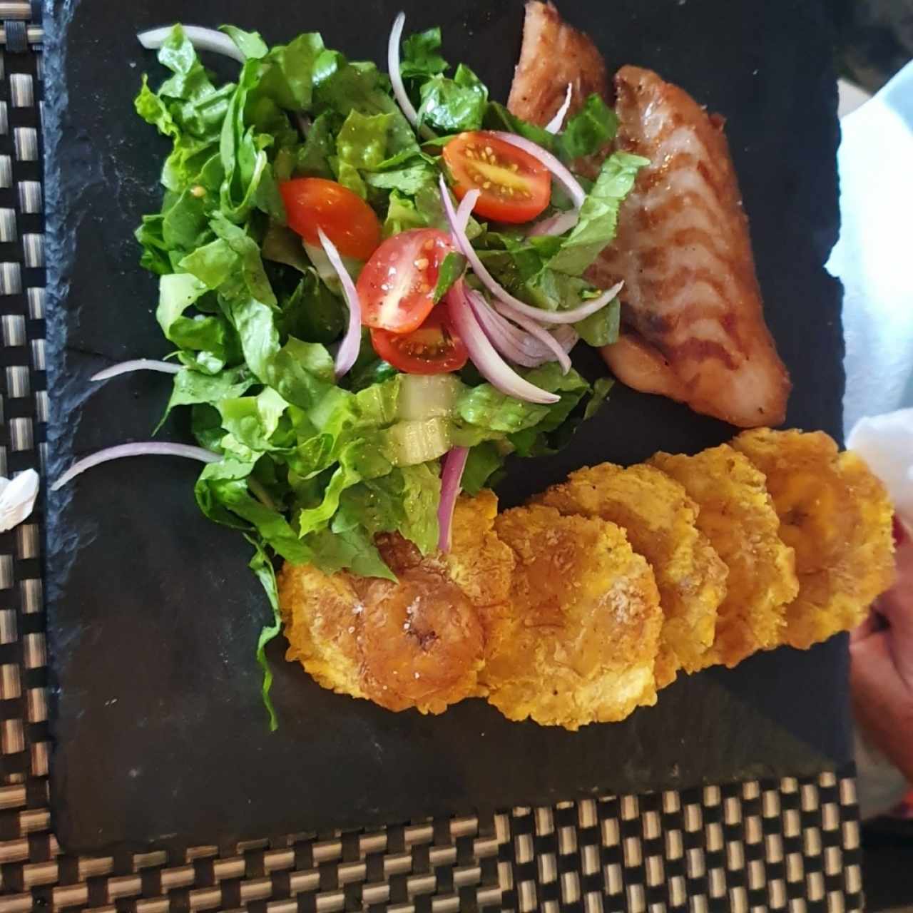 filet de pescado patacones 