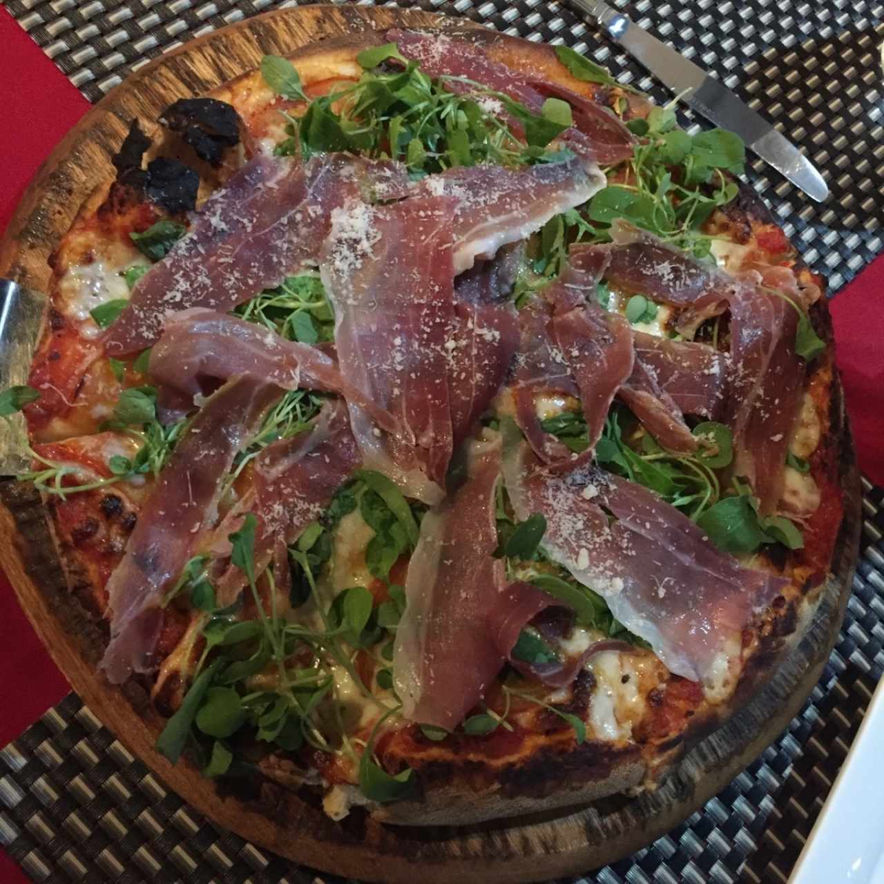 Pizza Rúcula con jamón Serrano