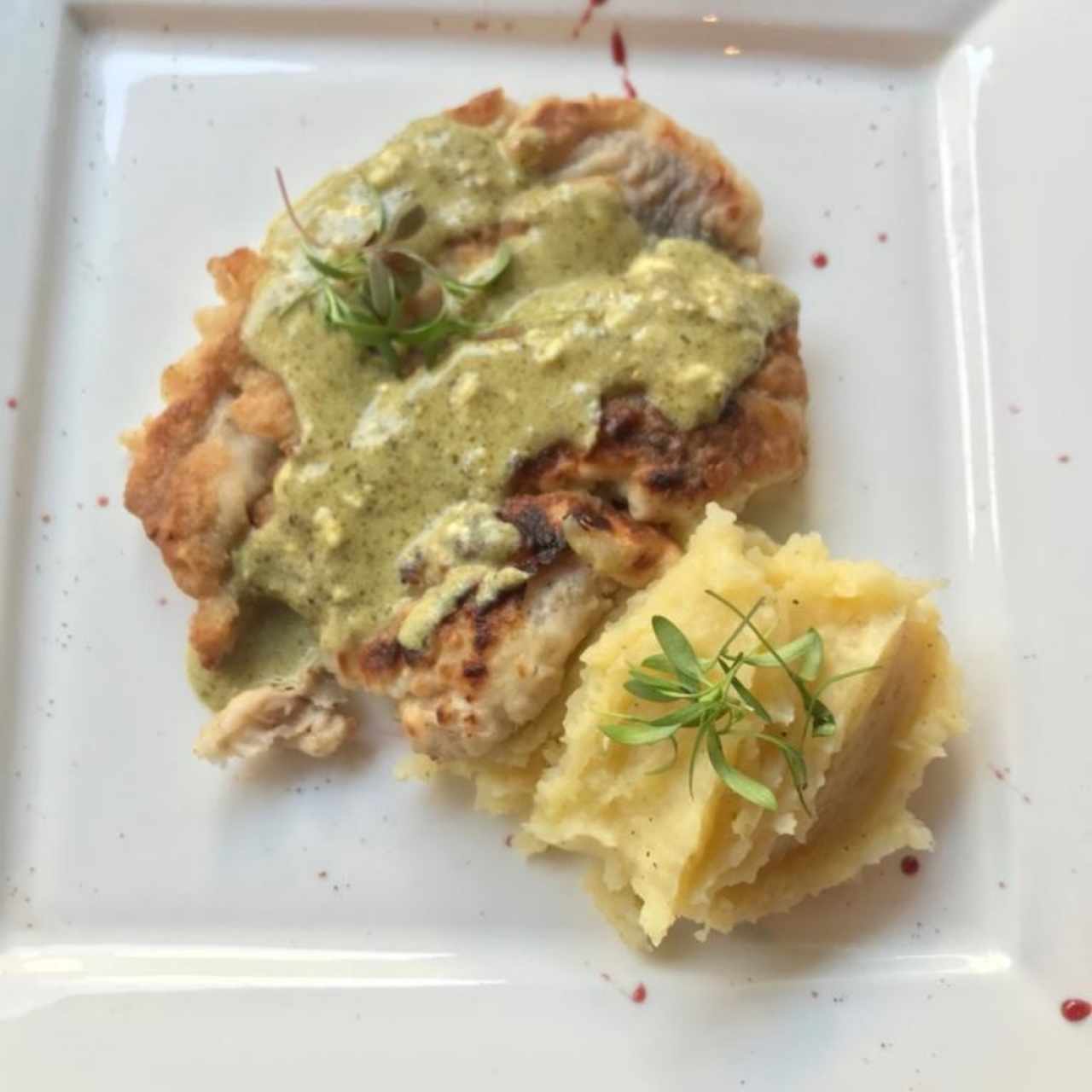 Filete de Pescado al Pesto y Queso Cabra