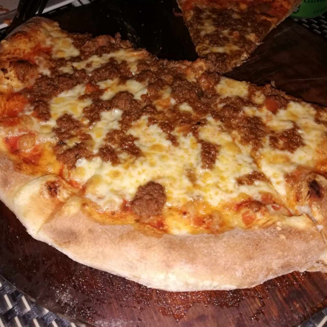 Pizza Bolognesa. 