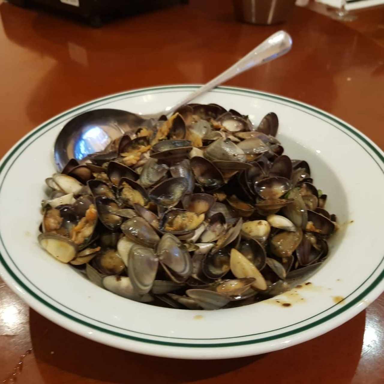 Almejas con Salsa de Frijol Negro