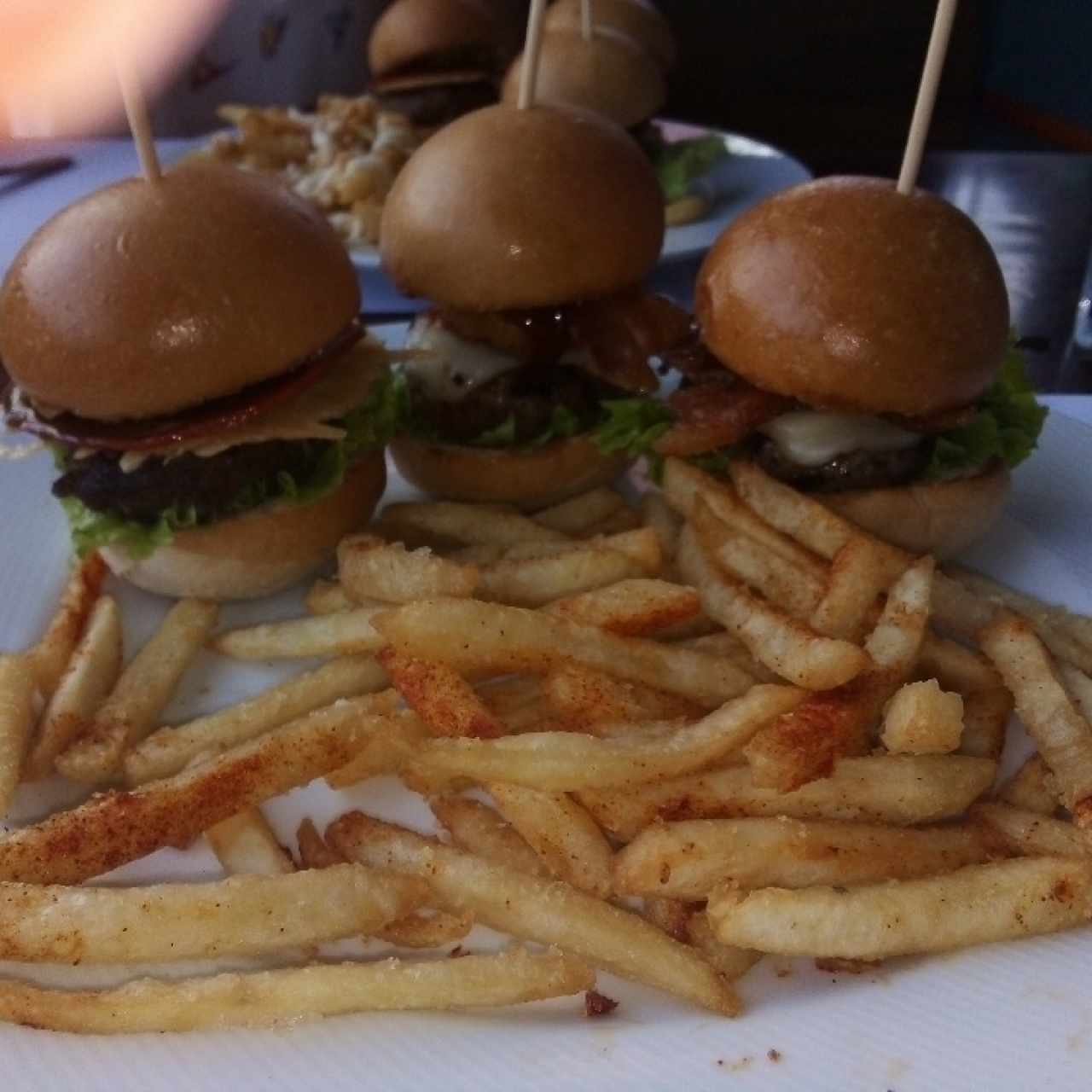 El trío de Mini hamburguesas, muy buena opción para probar 3 diferentes