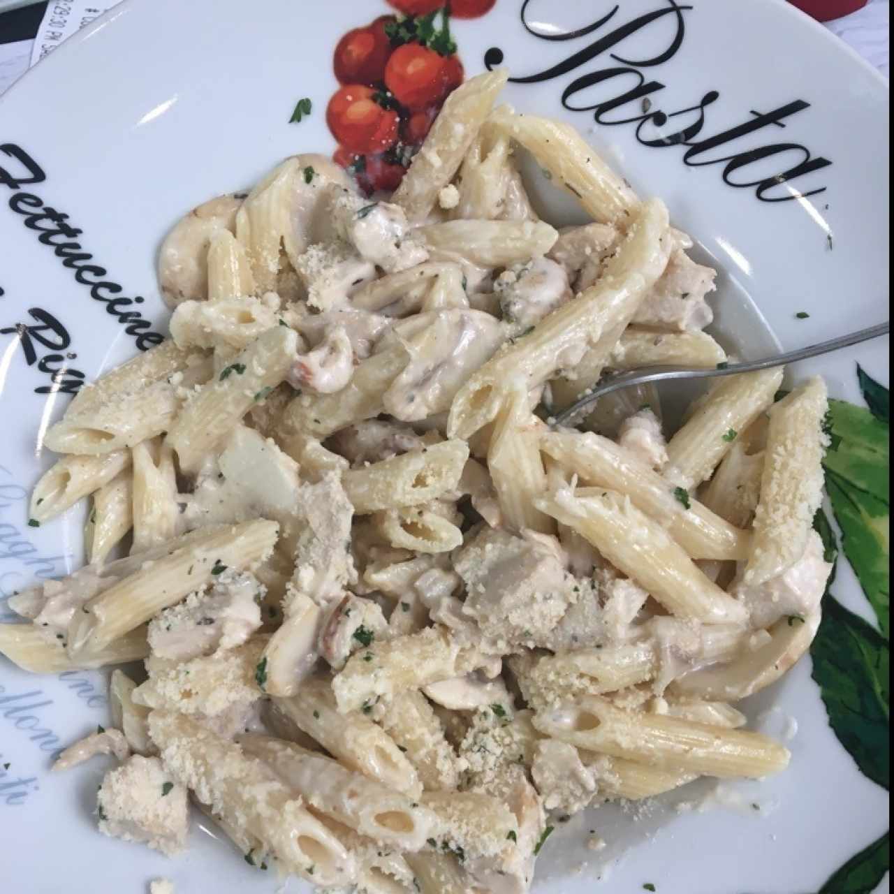 pasta corta en salsa blanca con pollo 