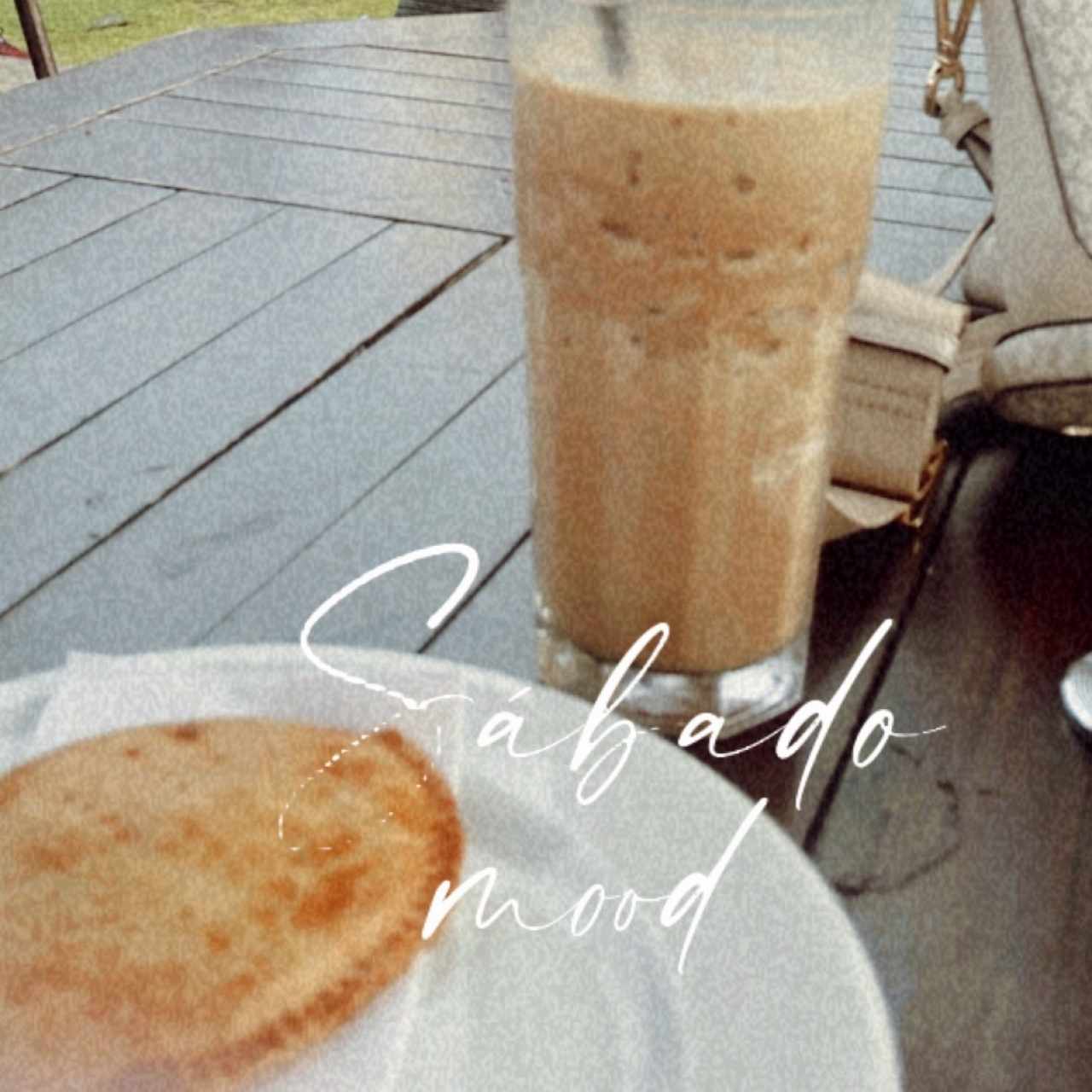 Frappe de cafe + empanada de pollo bufalo 