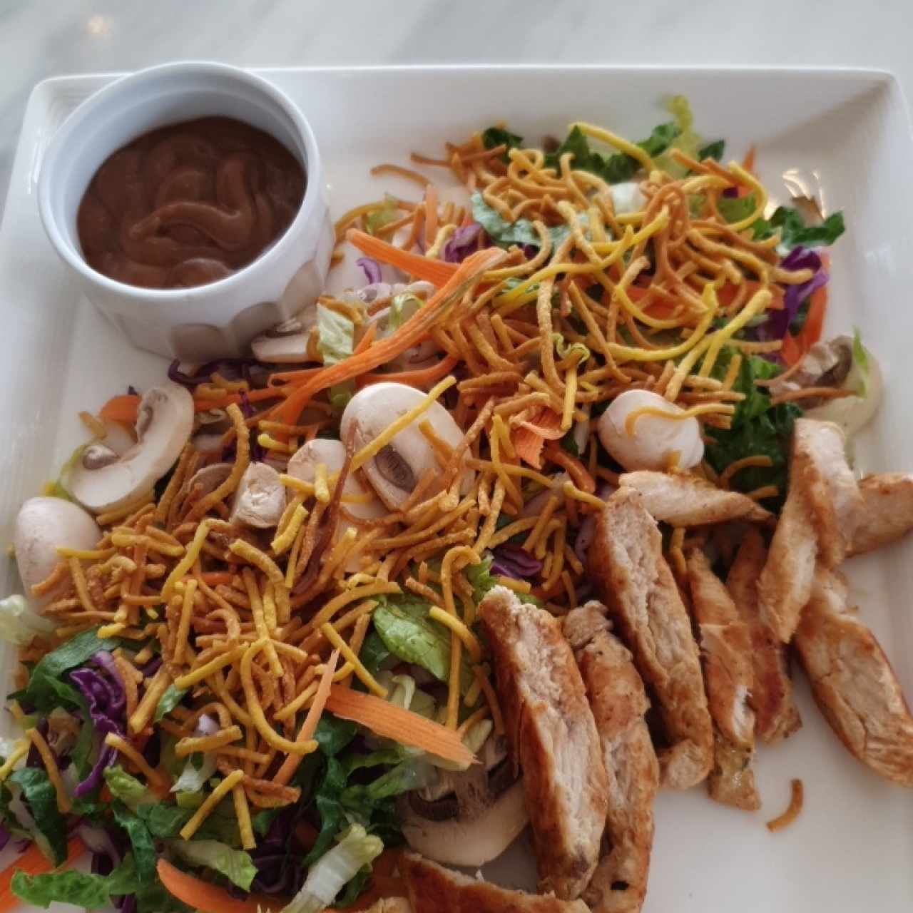 Ensalada thai de pollo