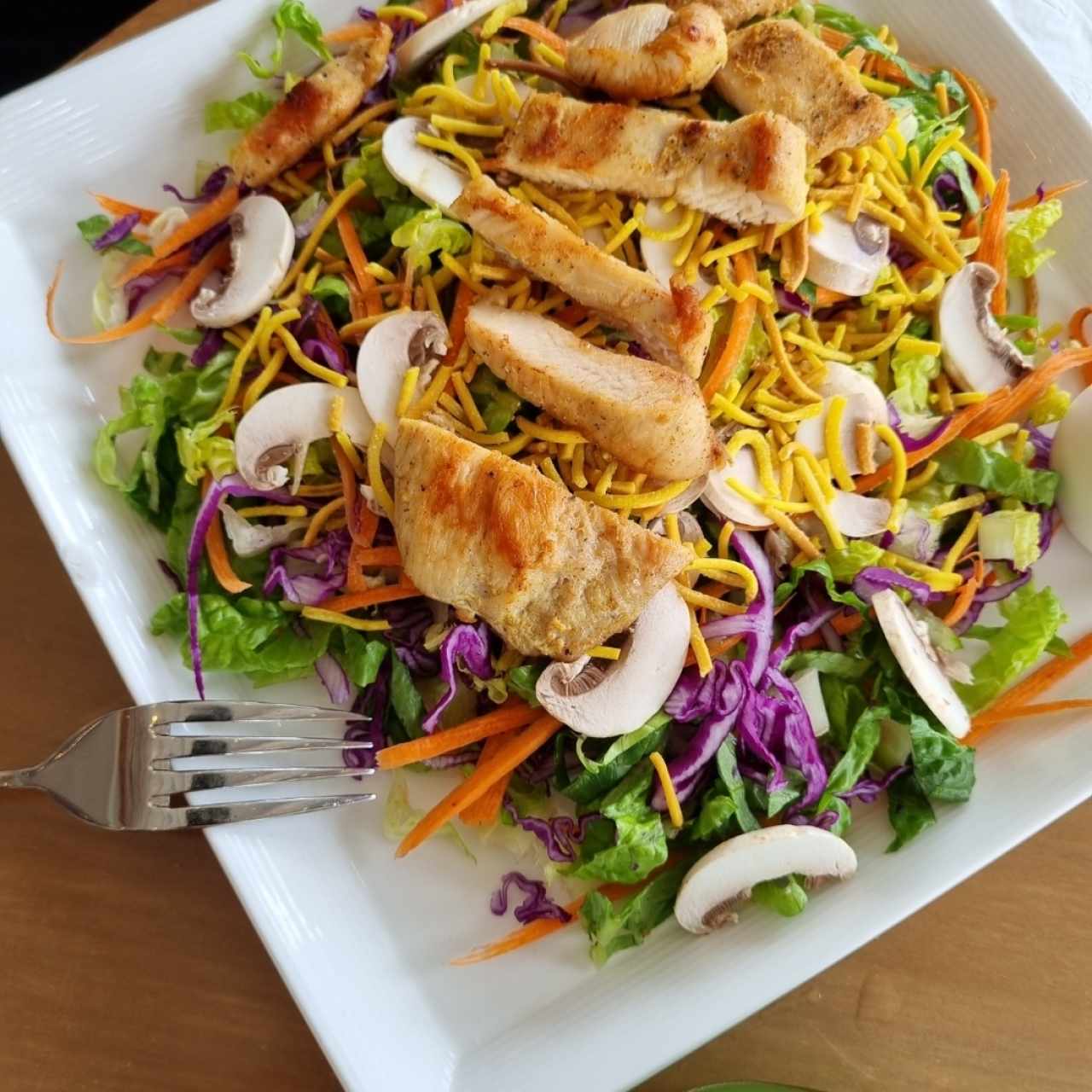 Ensalada Tai con pollo