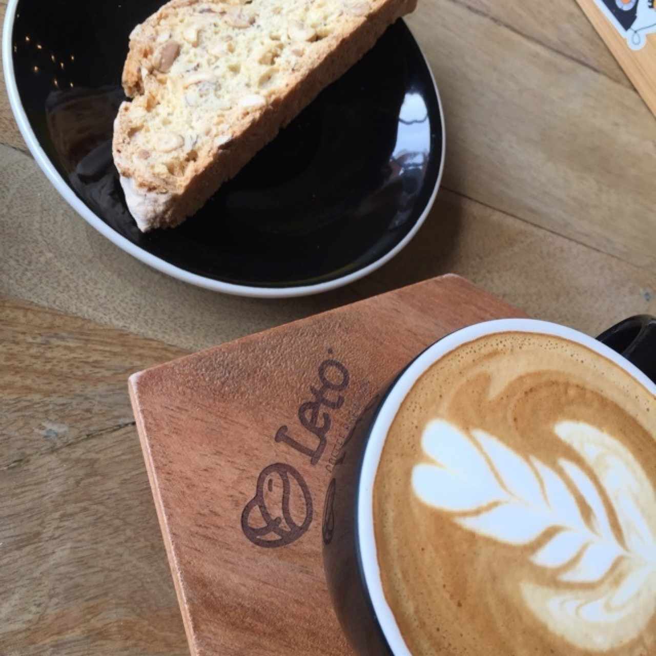 biscotti y capuccino