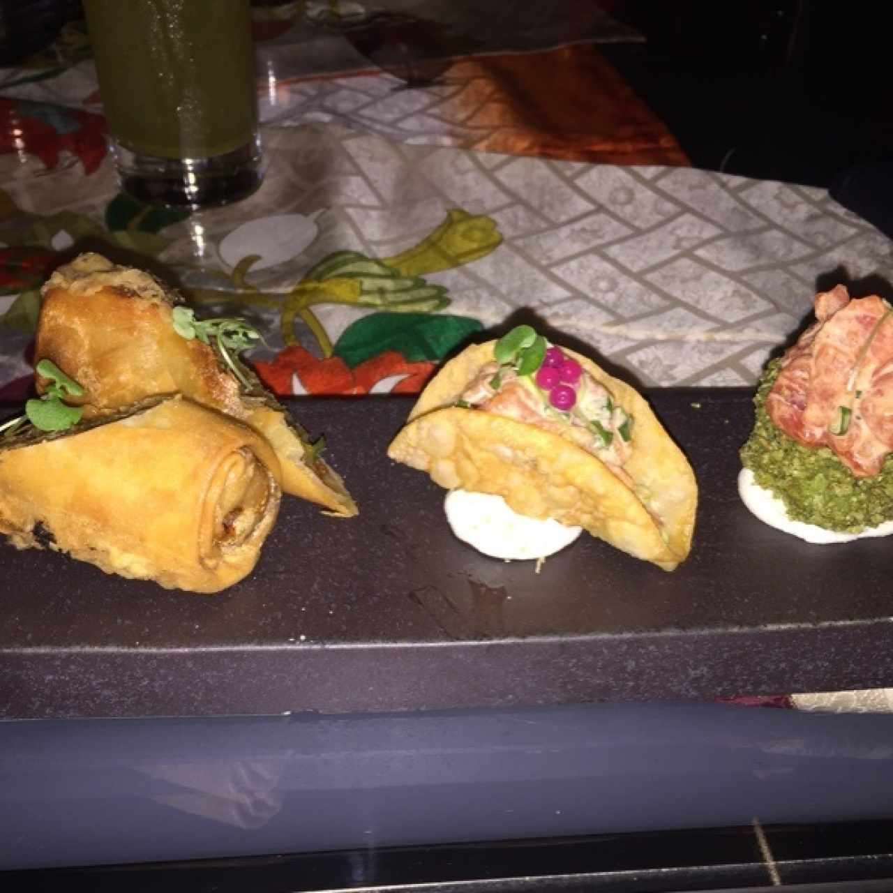 LUMPIAS - TACO DE SALMON - ROCA VOLCANICA