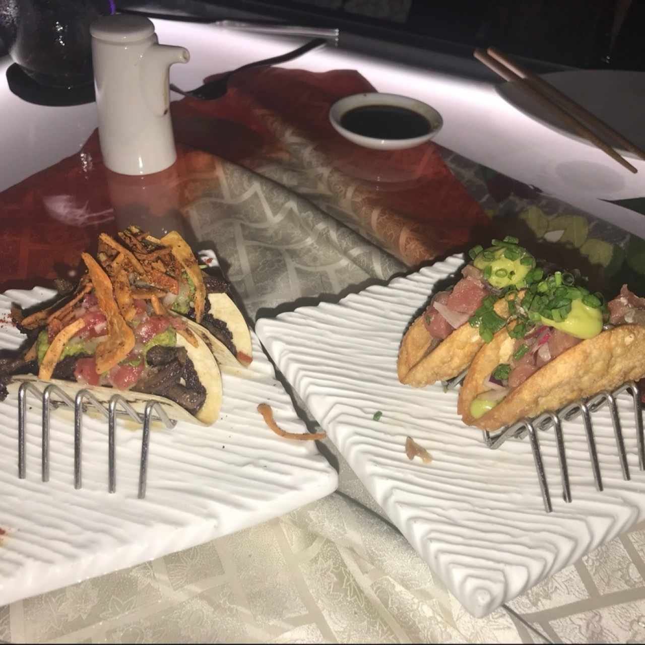 Tacos suaves de entraña y Tacos de Atun