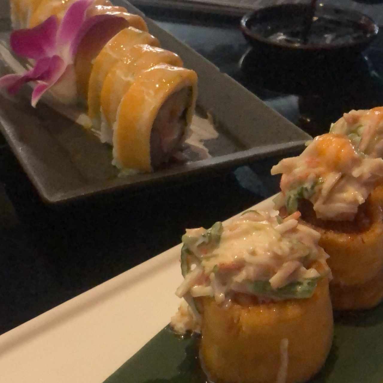 ROLLS - CRAB TEMPTATION y TROPICAL ASASHI