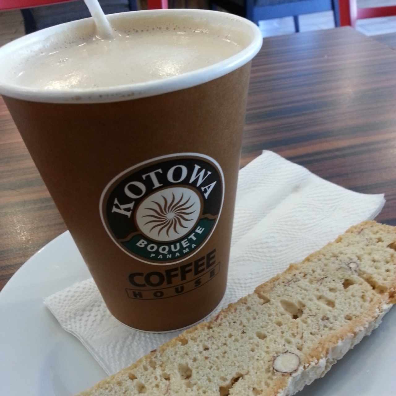 capuccino y biscotti de almendra 