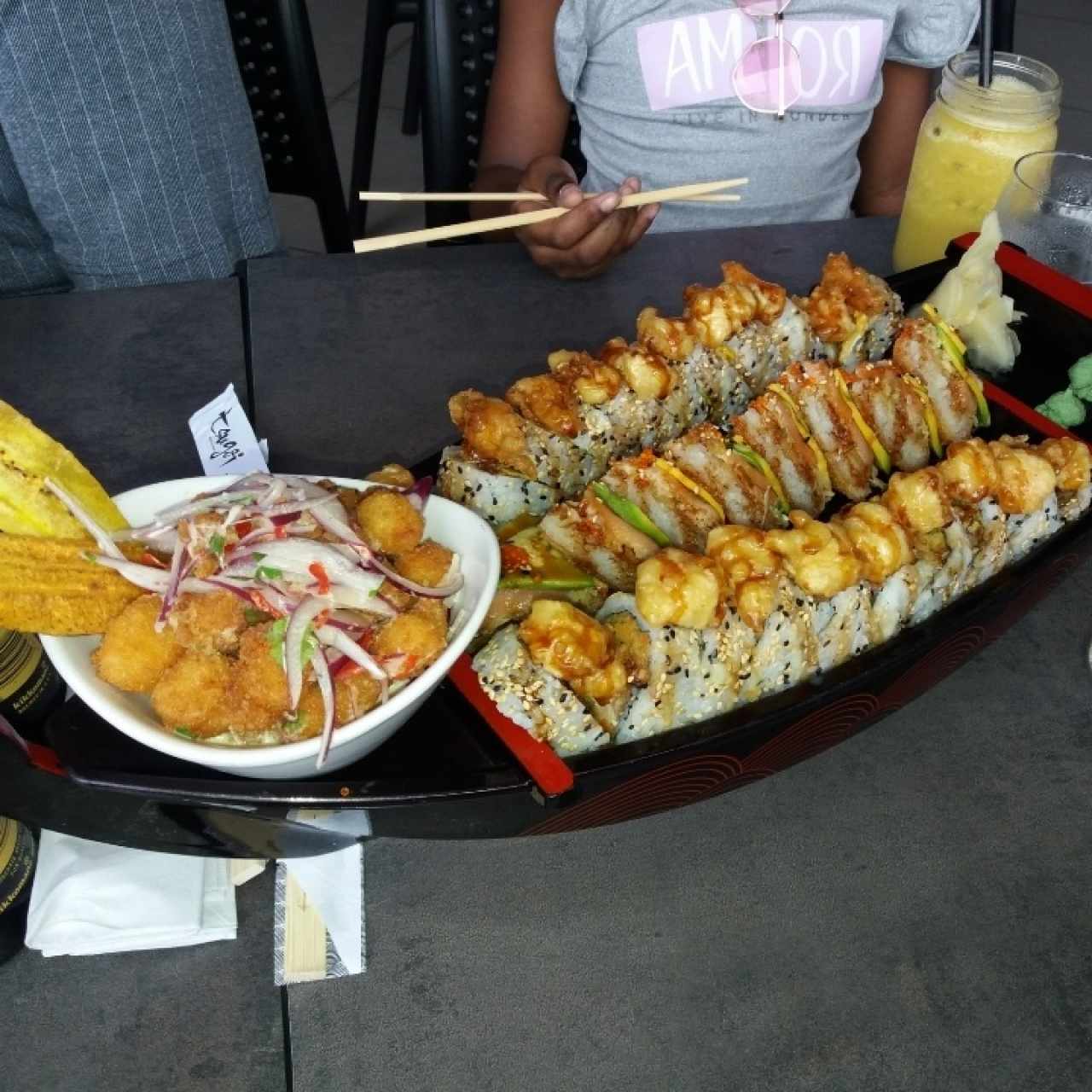 Ceviche Frito de Langostino + Ebi Rolls + Pizza Japonesa