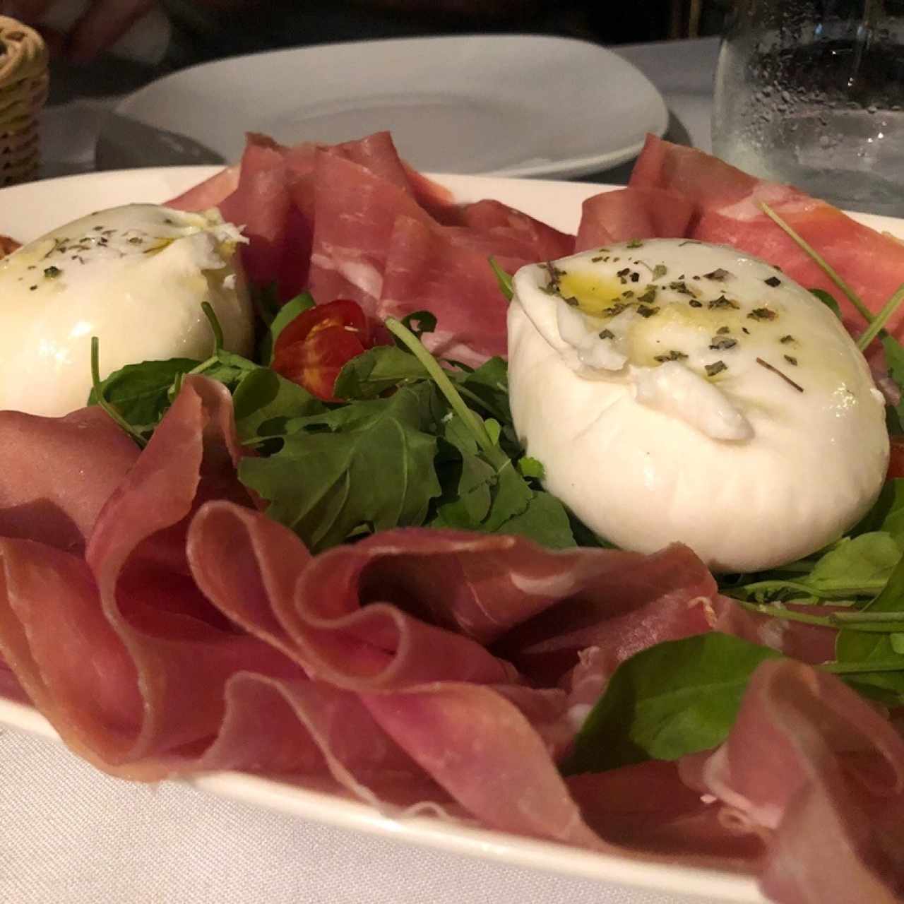 Anti Pasti - Burrata con Prosciutto