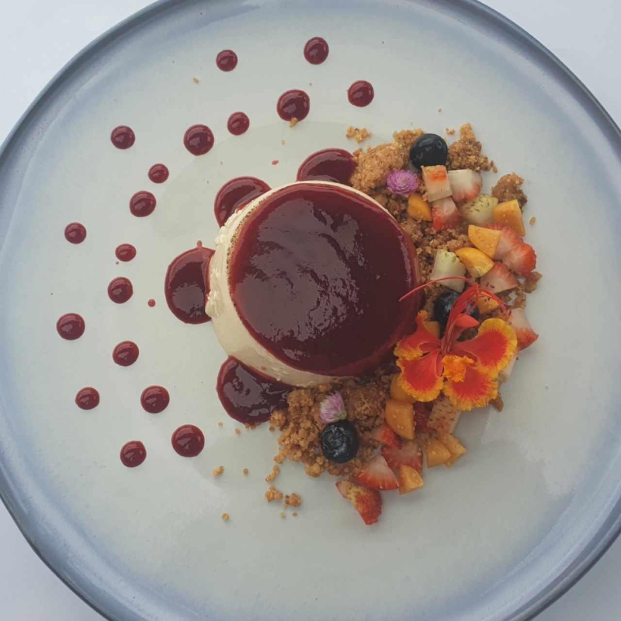 Dolci - Pannacotta con frutos rojos. 