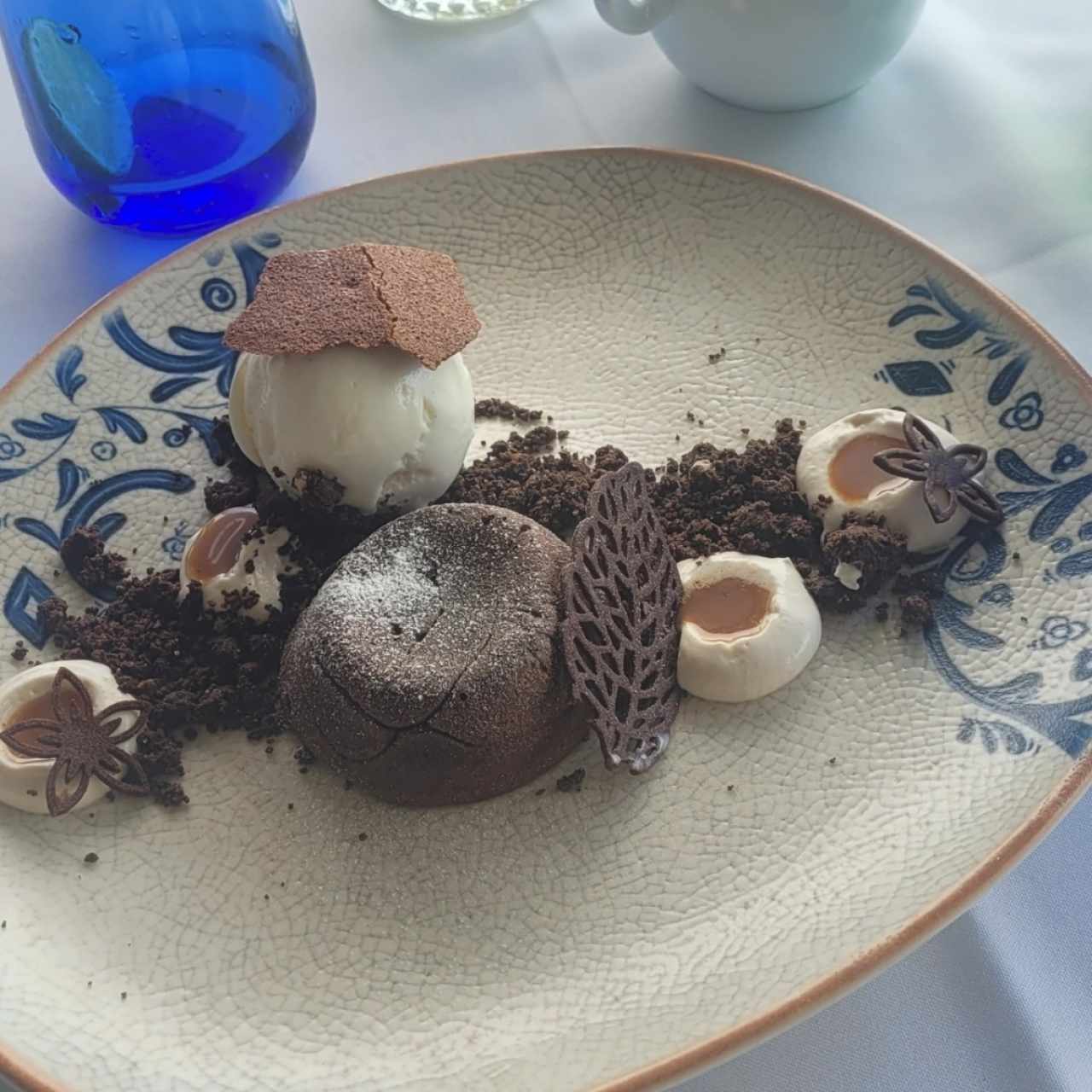 Volcán de chocolate con helado de vainilla