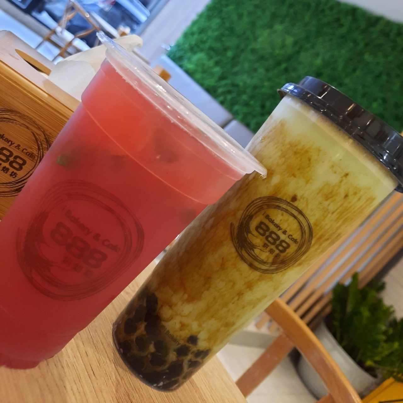 lemonade strawberry y matcha milk tea