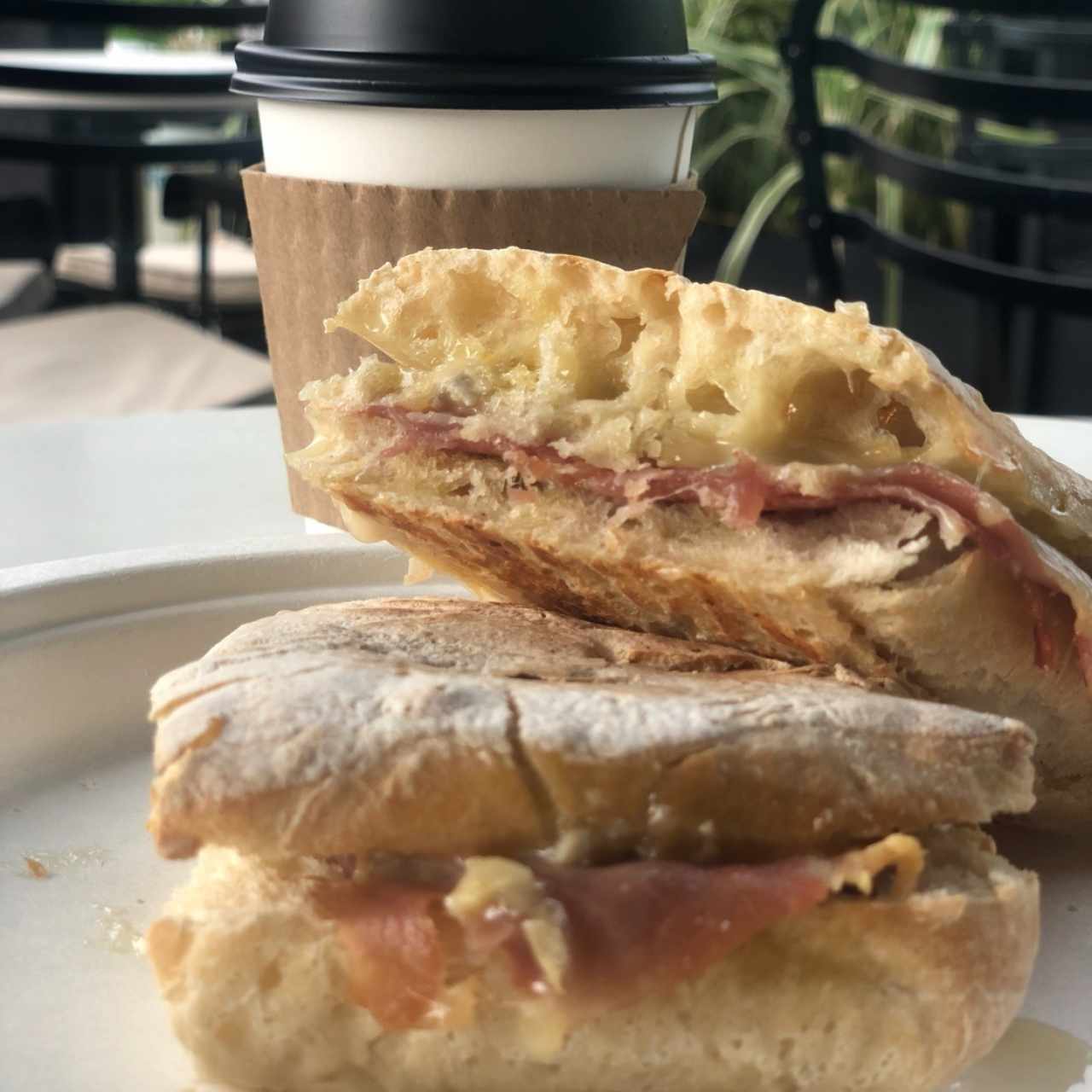 Panini de prosciutto y brie