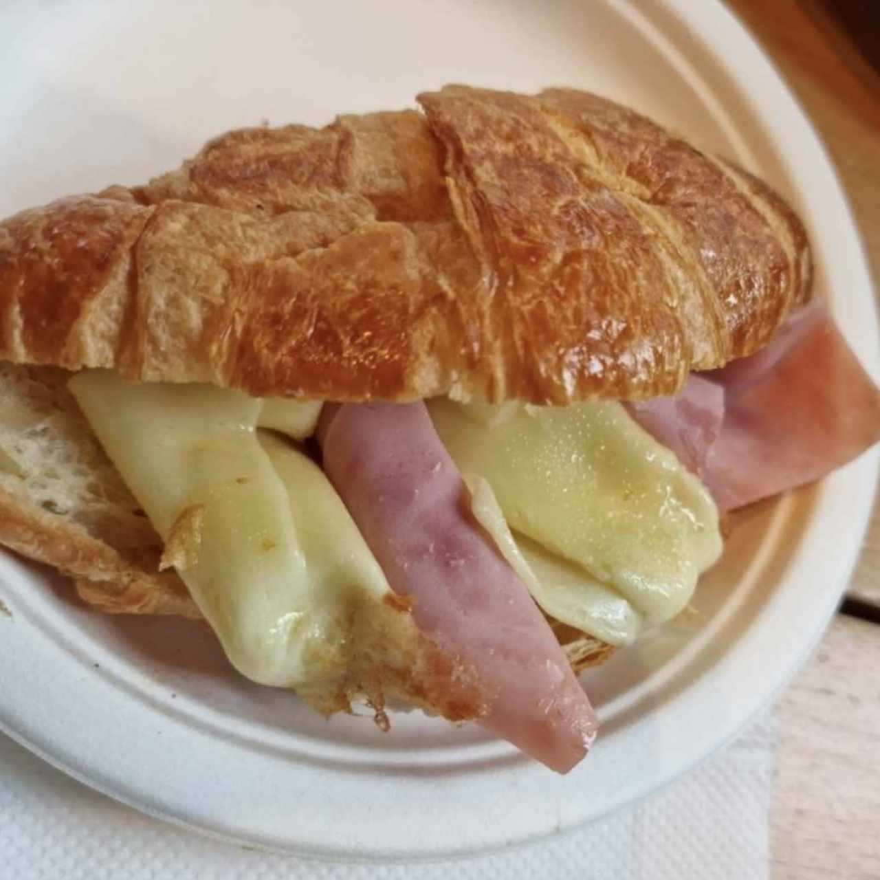 Croissant de jamón 