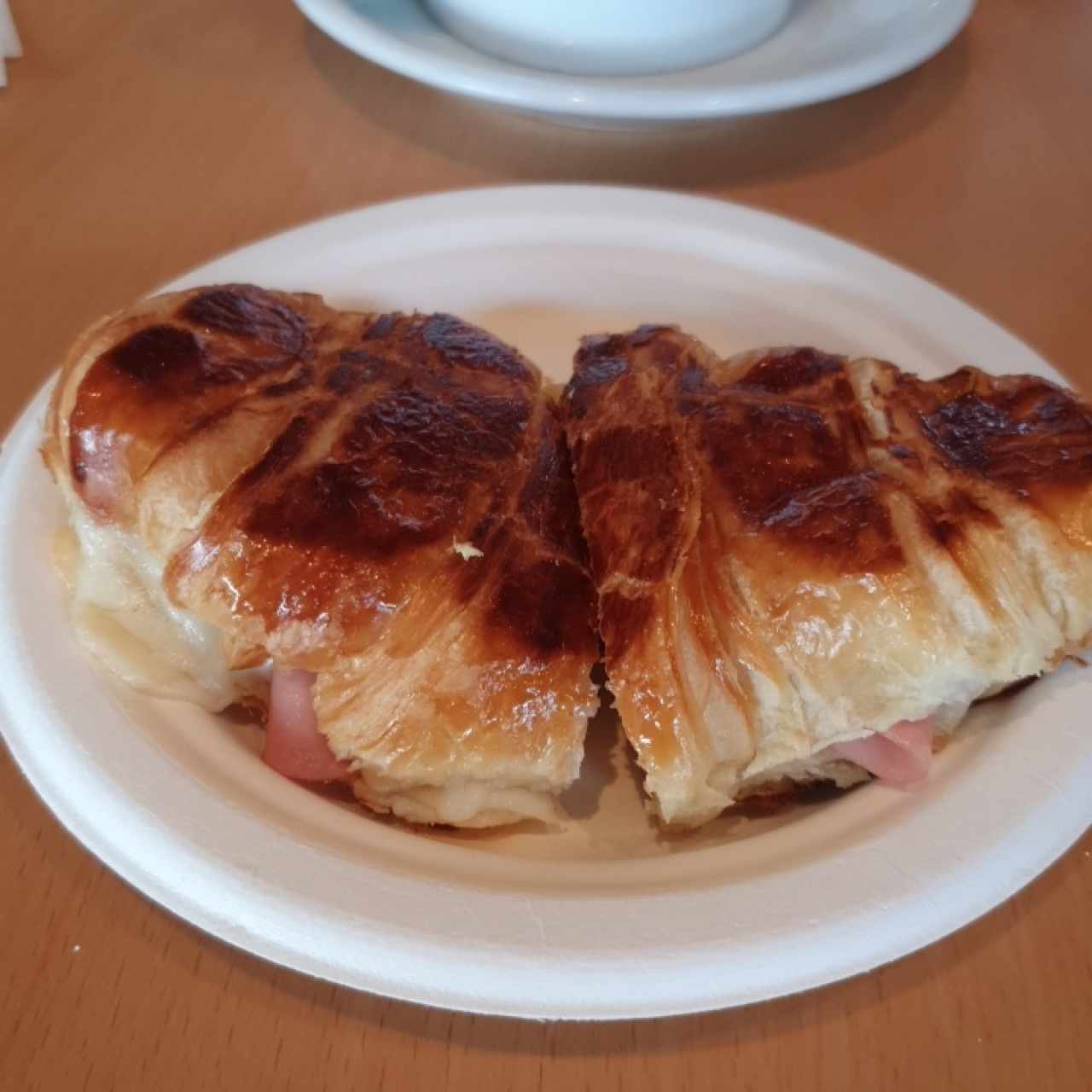 croissant de jamón con queso.