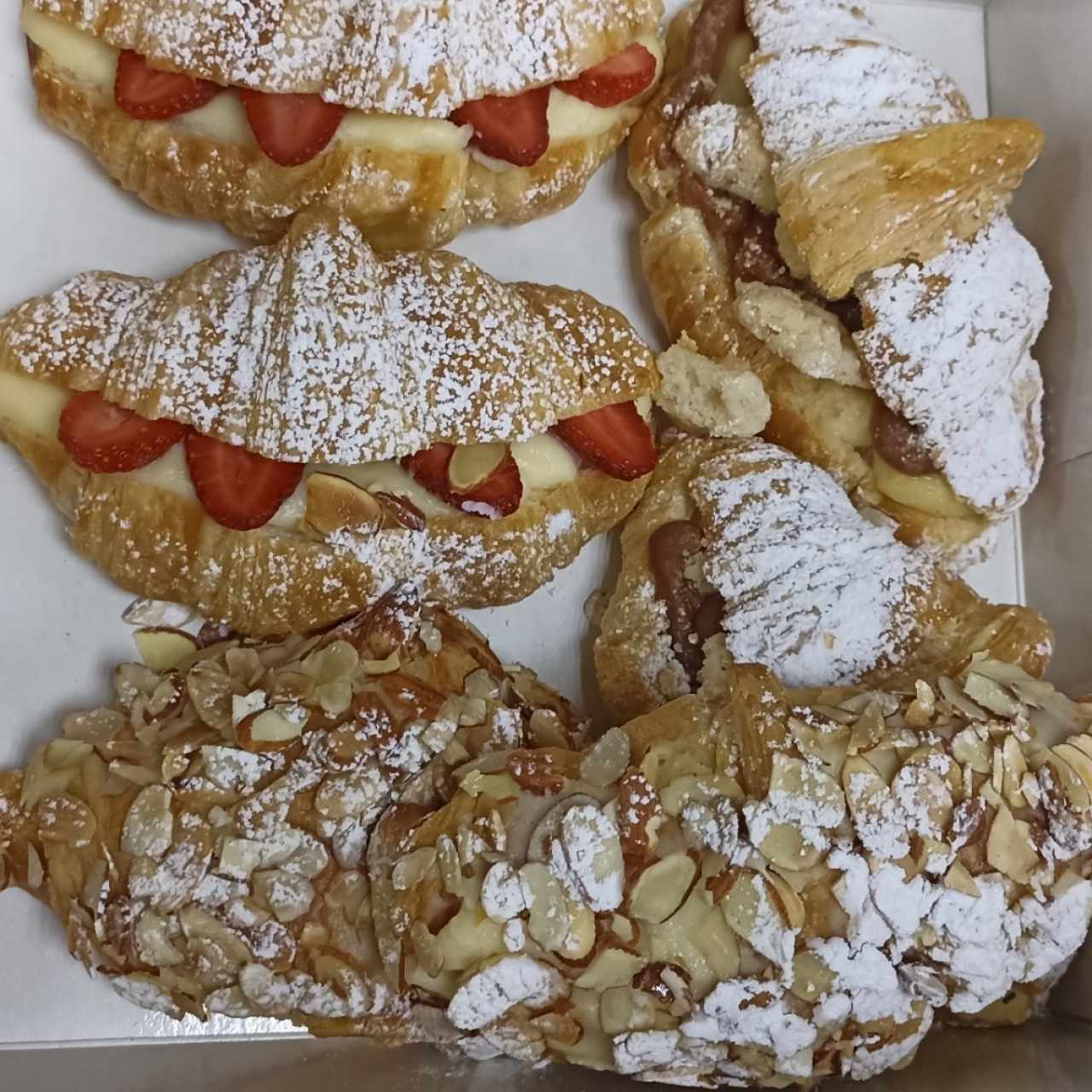 Croissant Relleno de Dulce de Leche y Crunch