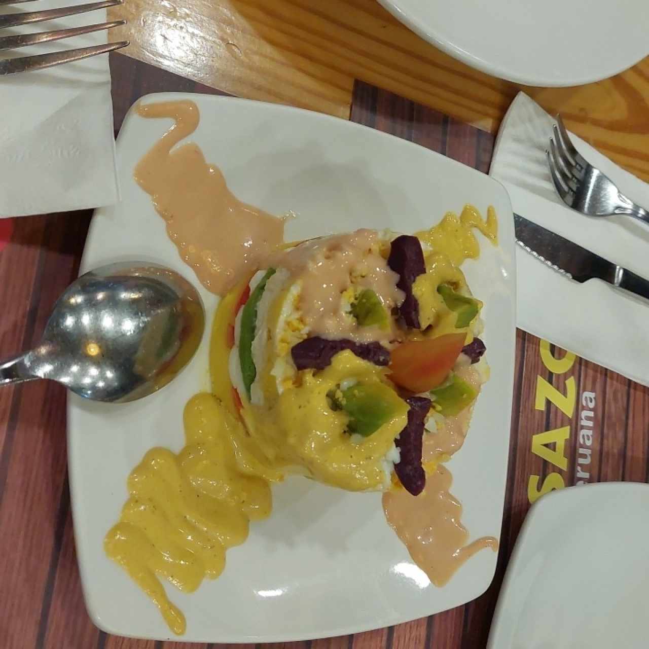 causa de pollo y aguacate