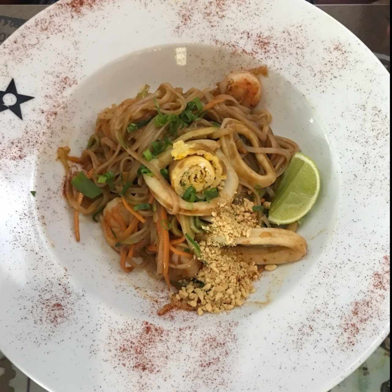 Pad Tahi de mariscos 