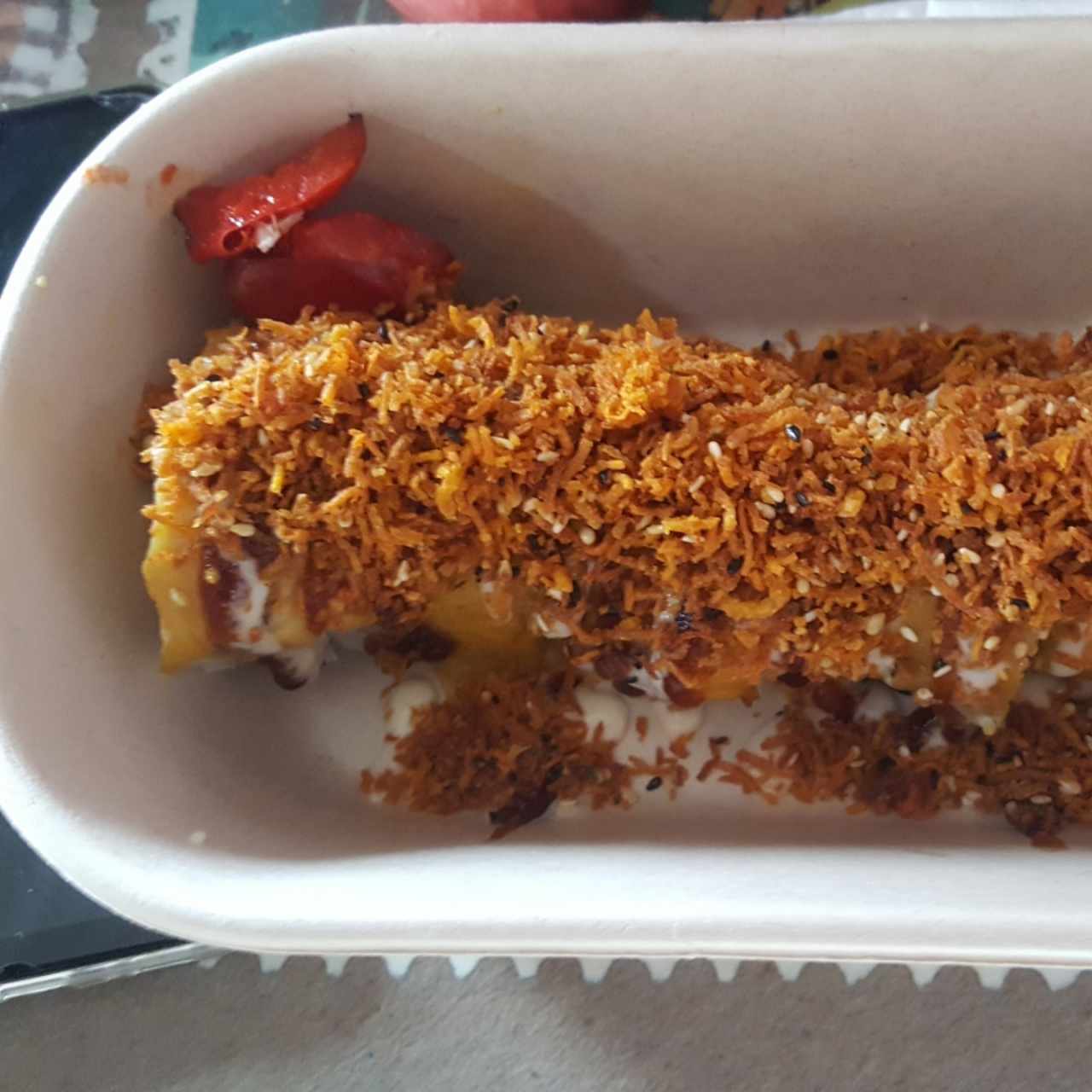 roll de pollo con aguacate queso crema platano maduro y crunshi  creacion de mi esposa 