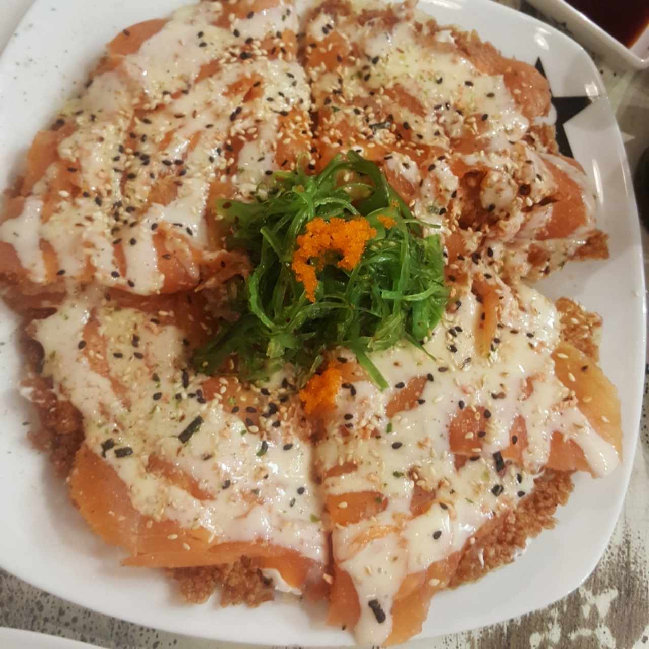 sushi pizza salmón ahumado