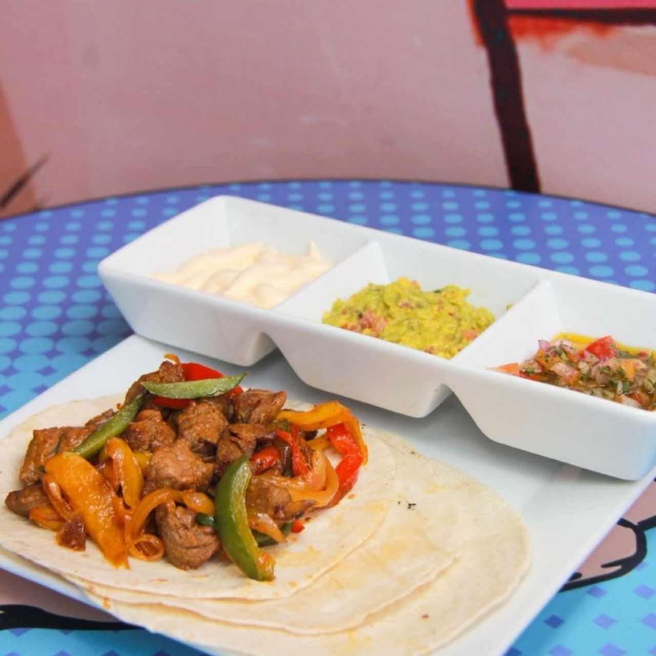 fajitas de carne o pollo